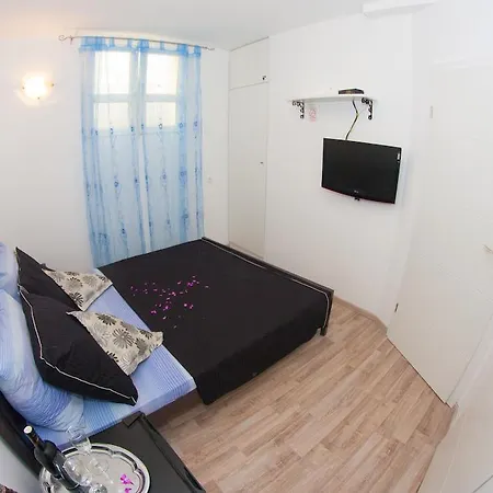 Pensionat Room Dora Varos 3*
